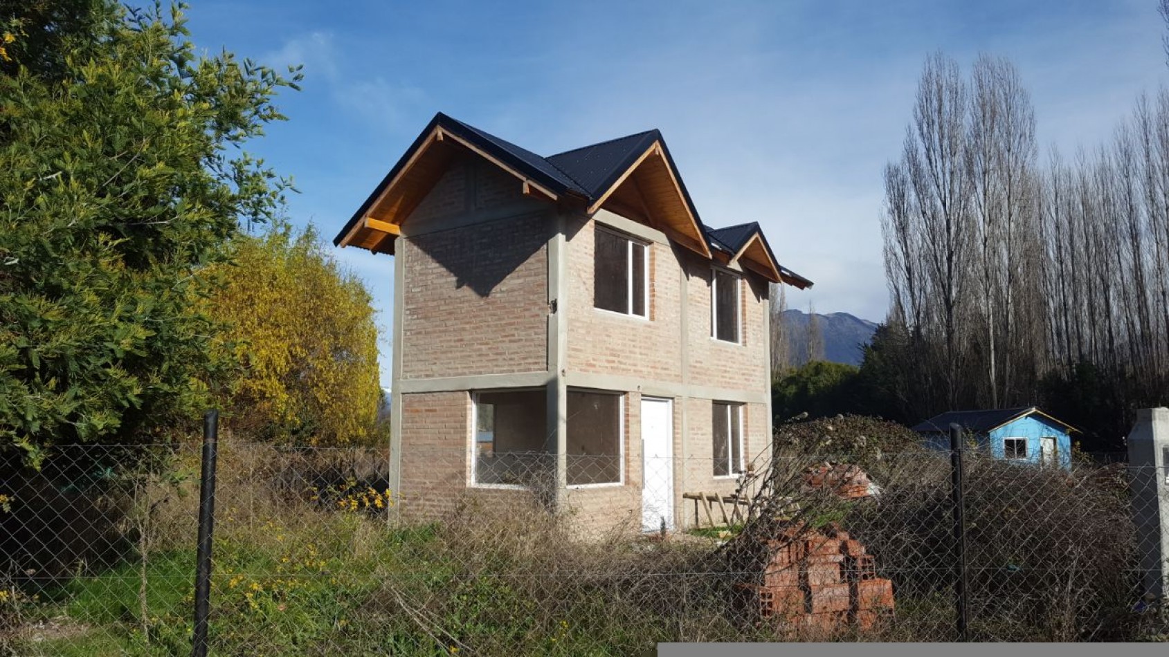 DUPLEX CON LOTE DE 1000 M2 - LAGO PUELO