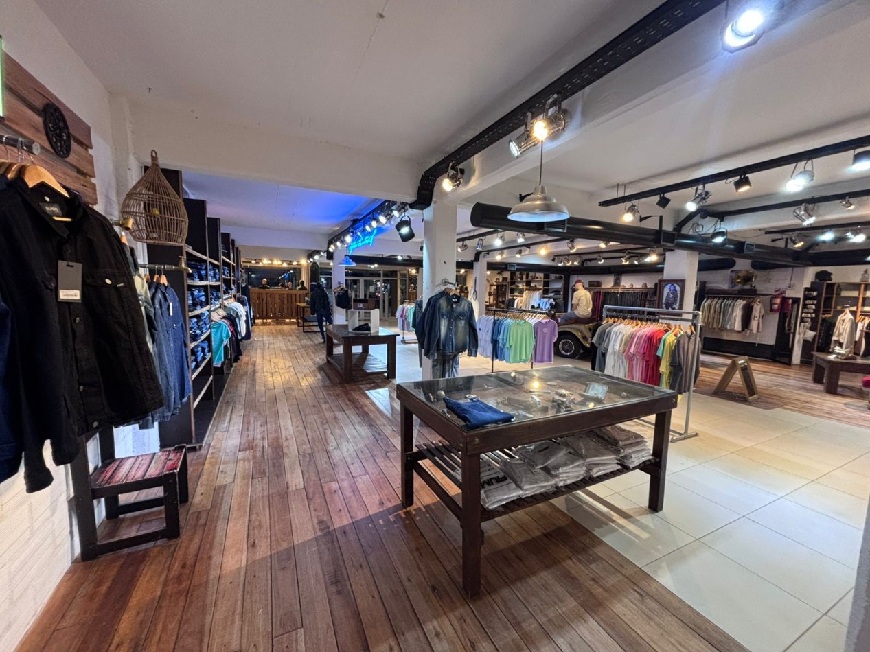Excelente local comercial - Caleta Olivia, Santa Cruz